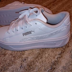 New Women's PUMA size 8